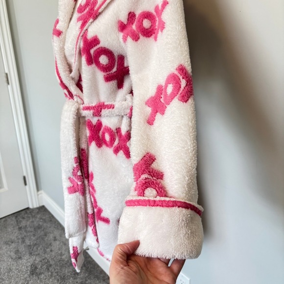 Betsey Johnson Intimates Small Plush Hooded Robe XOXO Pockets White Pink Comfy - Picture 4 of 12